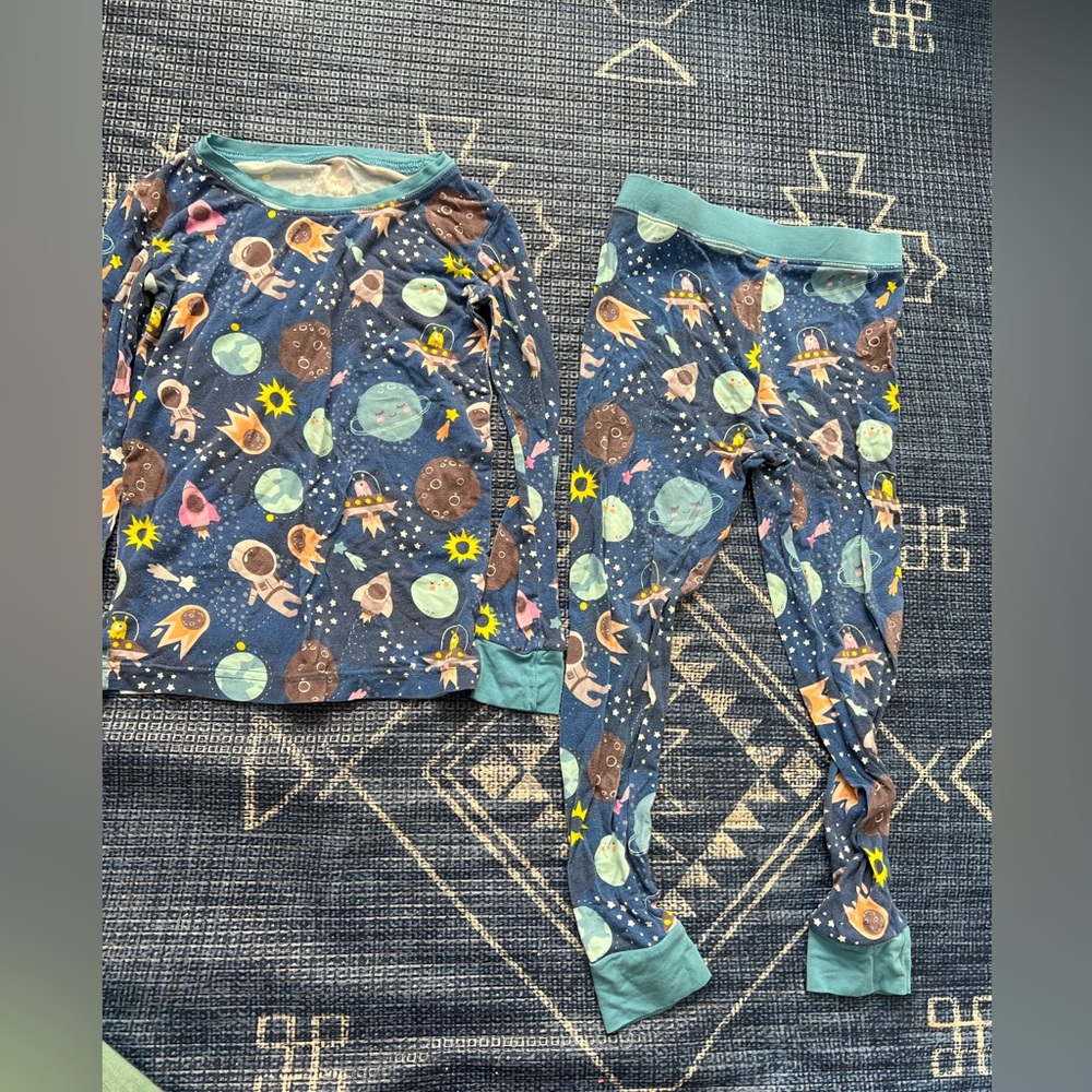 Littles sleepies 3t long sleeve pajamas space print